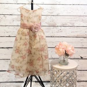 Kids dream dress girls size 5-6 Like New